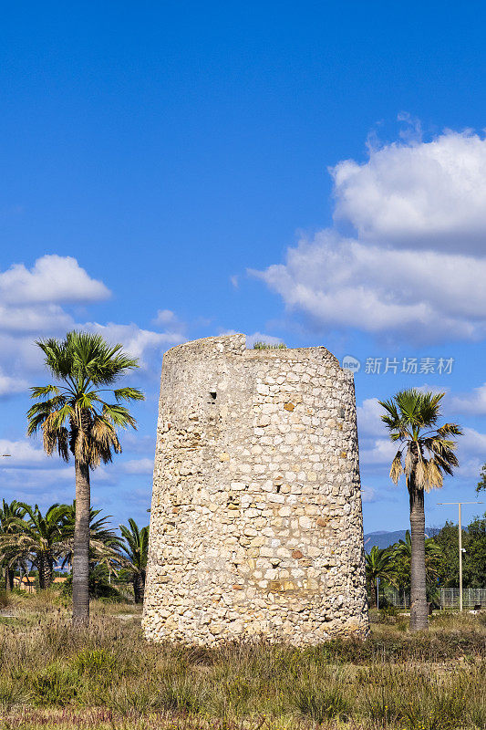 Torre di Mezza Spiaggia，意大利撒丁岛卡利亚里的诗人塔